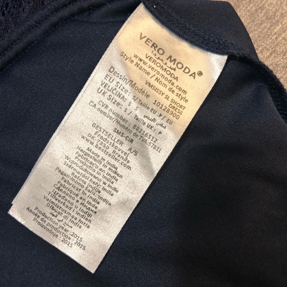 Lace open back dress - Picture 4 of 8